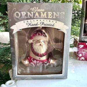 NIB! Holiday Christmas “Hanging Around” Santa Glass Ornament